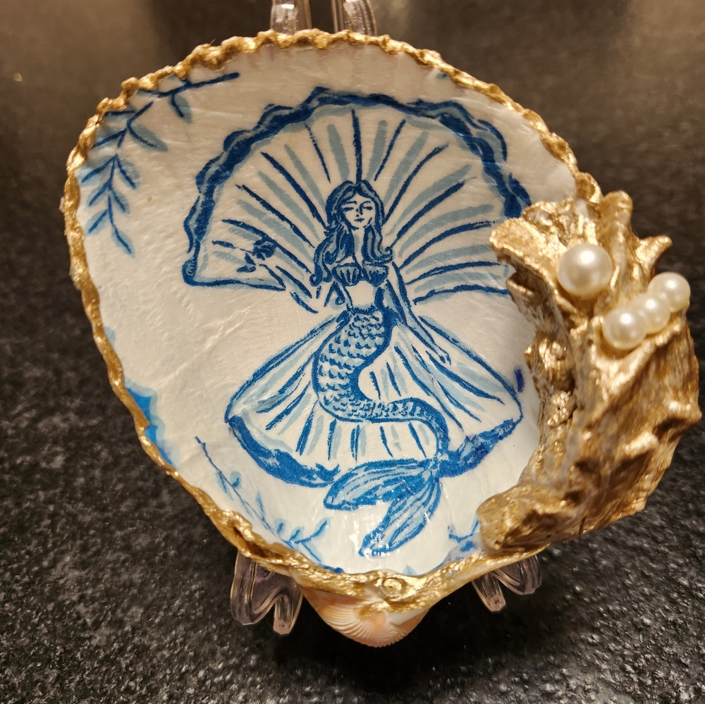 EXQUISITE EMBELLISHED SEASHELL ONE OF A KIND MERMAID DESIGN